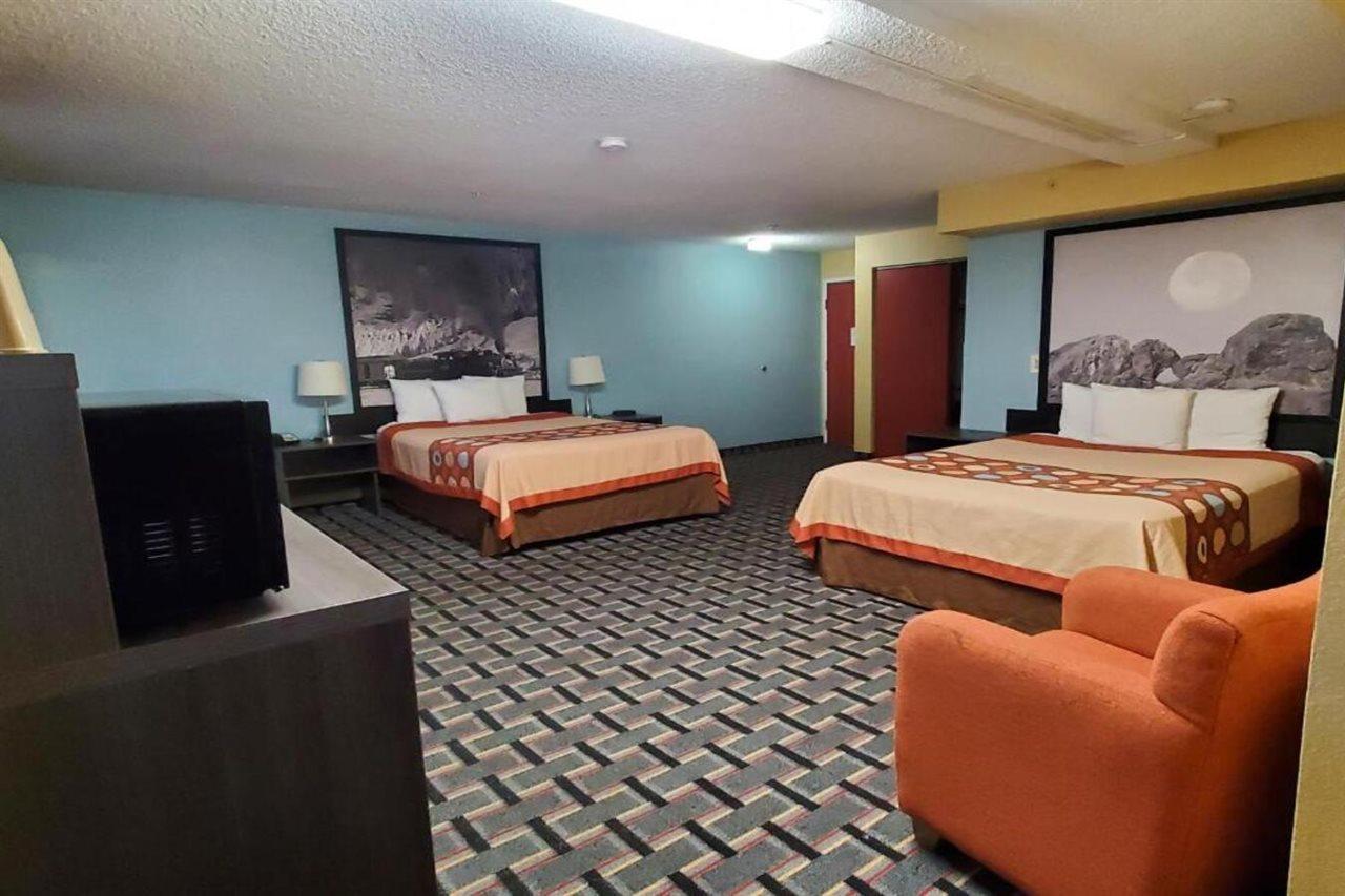 Super 8 By Wyndham Henderson North East Denver Exteriör bild